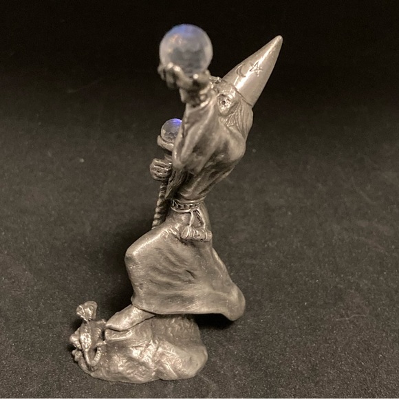 Pewter Fantasy Wizard with Owl Mystic Figurine Holding Crystal Balls - Picture 5 of 10